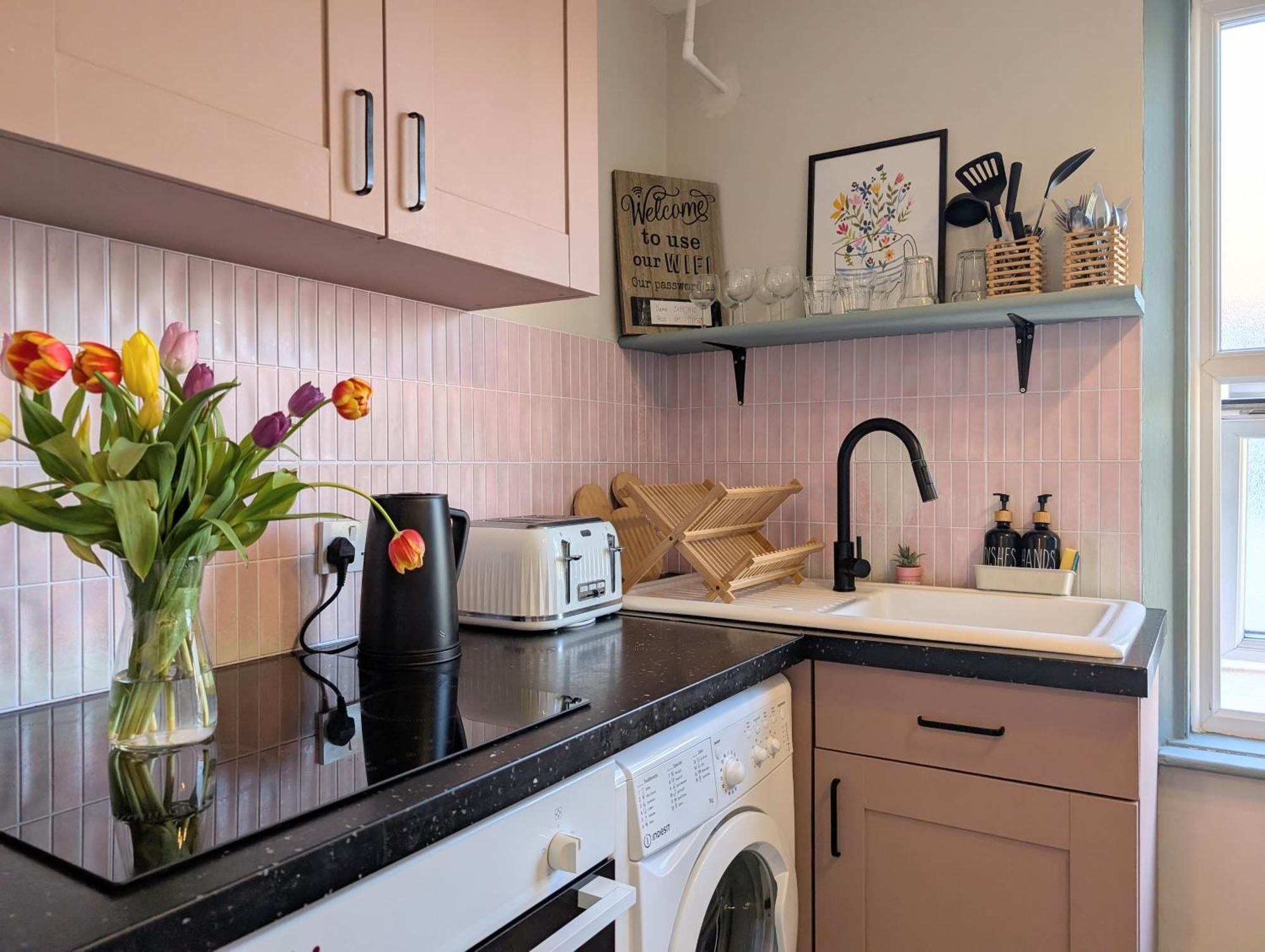 Peacehaven Retreat - 4 Minutes From The Beach! Pet Friendly! ウェーマス エクステリア 写真